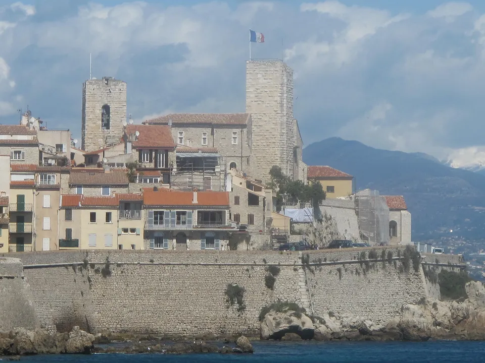 The ramparts and the castle of old Antibes