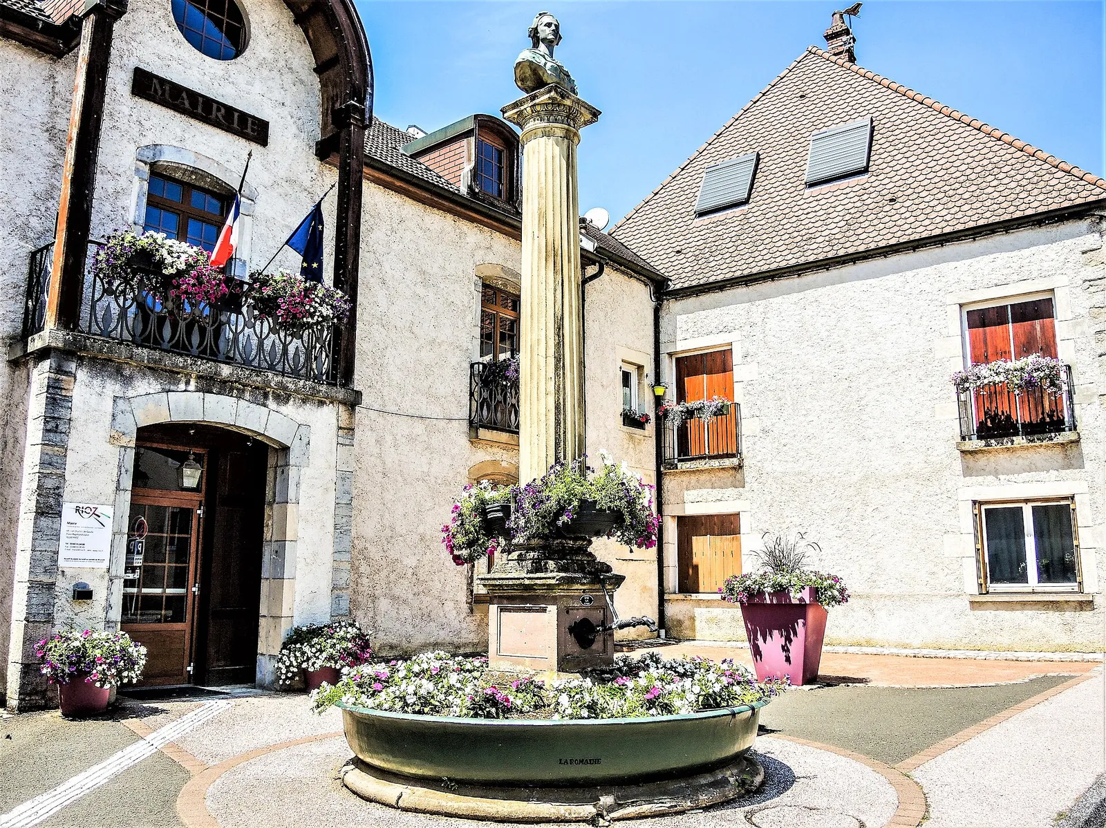 The town hall of Rioz, in Haute-Saône, with its column fountain